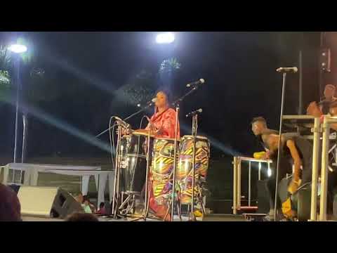 Feli Nandi asimudza pa stage at Freeman Hkd Festival 