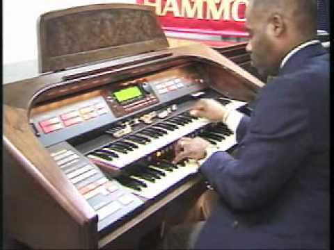 Aaron Thomas on the Hammond XH-273 Elegante Organ