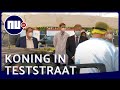 Koning bezoekt coronateststraat: 'Heb je klachten?' | NU.nl