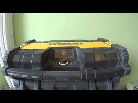 Зарядное устройство-радиоприемник DeWALT DWST1-75659 AM/FM Зарядное устройство-радиоприемник DeWALT DWST1-75659 AM/FM
