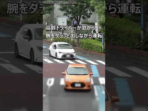 テスラのSUV「モデルX」のウイングドアが、通過中のトラックによって引きちぎられる