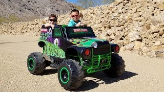 Unboxing 24V Grave Digger Monster Jam Truck Power Wheels Ride On