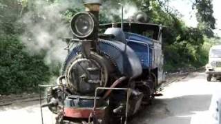 preview picture of video '791B Comes off shed - Darjeeling Himalayan Railway'