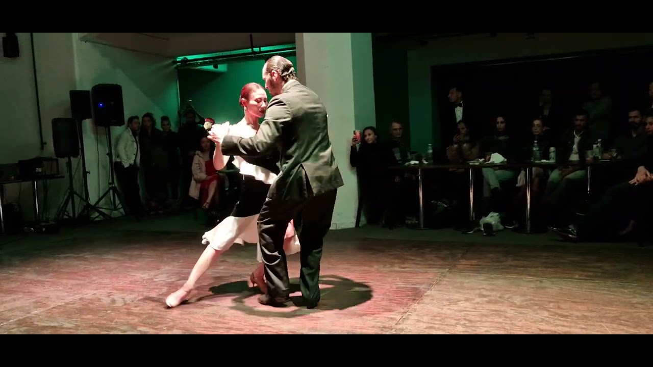 Naoko Tsutsumizaki y Cristian Lopez