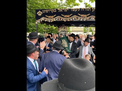 Hachnosas Sefer Torah Hosted by Kehilas Tiferes Mordechai & The Weinberg Family