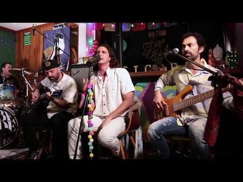 Cabeza de Vinil - Años Luz ( En vivo desde TigerKiss Design Lab)