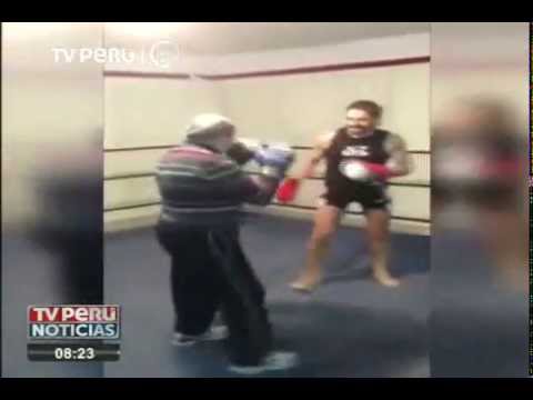 Elderly man gives professional boxer a tremendous beating in a ring
