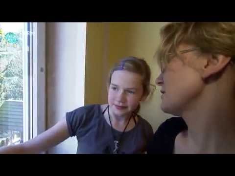 Schimmel der Schimmelpilz selbst entfernen   an der Wand  - auf der Tapete