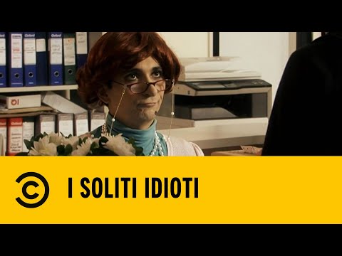 Quando vuoi spedire un pacco veloce - I Soliti Idioti - Comedy Central