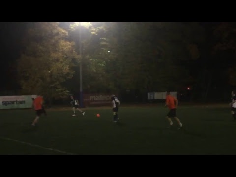 18.10 Wypici Team (czerwone) - Miah Kuda (granatowe)