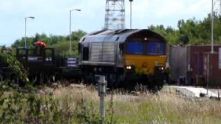 preview picture of video 'EWS 66098 shunting in Margam yard.'