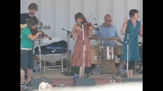 The Duhks & Sarah Watkins - True Religion - Grey Fox 2007