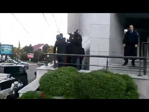 Judecătorul Dan Anton, dus cu mascaţii de la Iaşi la DNA Bucureşti