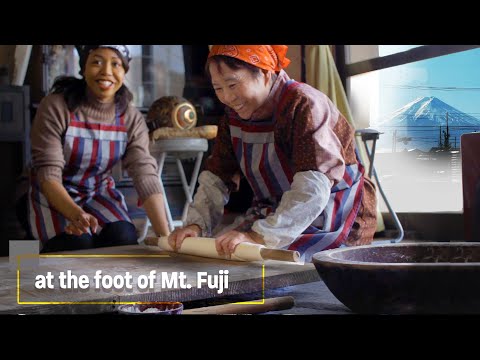 日本老奶奶教我如何做飯｜富士山附近的食物和小路。 (Japanese Grandmother Shows me How to Cook | FOOD & BACKSTREETS near Mt. Fuji)