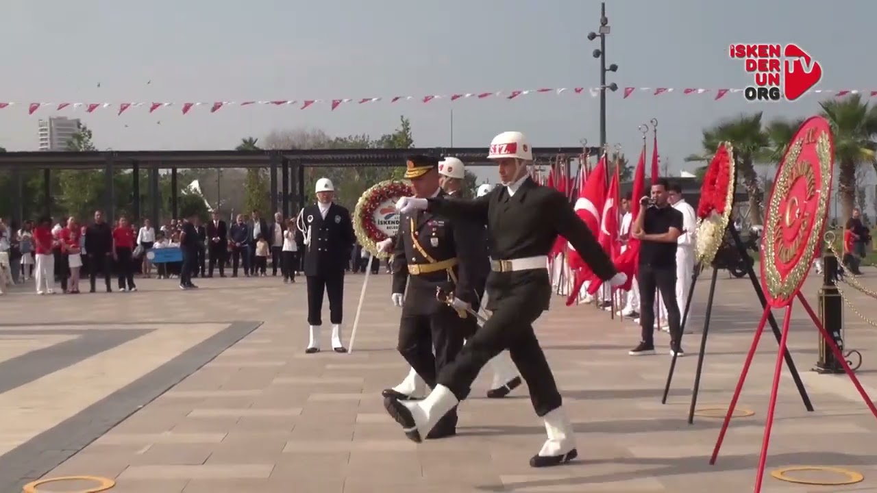 Cumhuriyet’in 103. Yıl Coşkusu Çelenk Töreniyle Başladı