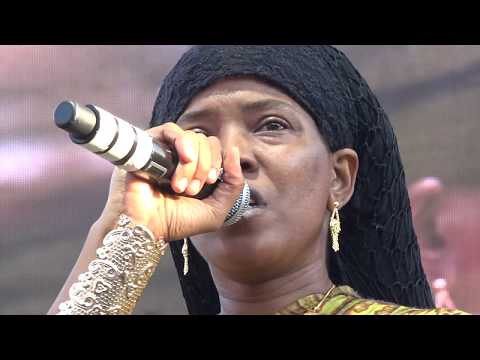 Dezarie 'Jah Know Whats Better' with Ron Benjamin Reggae on the River Aug 6 2017