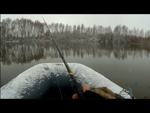 Смотрите, Дурак в лодке) Ловля окуня на силикон