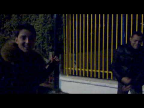 O NIR ALLE PRESE CON LA TECKTONIK....WA LUI' M PAR A SCIGN RA PAUL FRANK.....XD