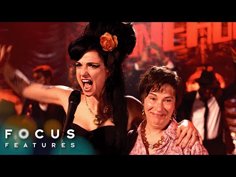 Amy Winehouse Wins a Grammy