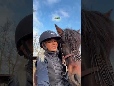 My two personalities #nurse #horse #krankenschwester #shorts #skim