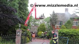preview picture of video 'Grote brand in woonboerderij van Patty Harpenau aan de Hoofdweg in Lijnden'