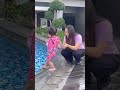 KELUCUAN AUDREY KETIKA MAU BERENANG DI HOTEL