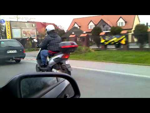 Skuter na holu