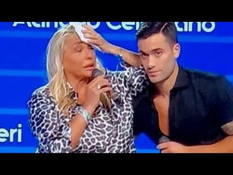 Mara Venier, caduta a Domenica In: 'Poteva andare peggio'. Come sta dopo l'incidente...