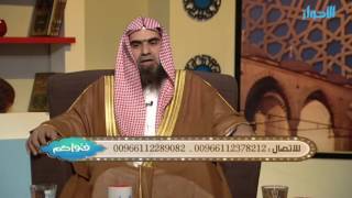 صورة هل واجب على المرأة أن تلبس الشرابات والقفازات ؟ || الشيخ خالد الفليج