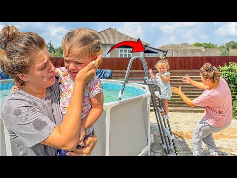 MELANIA and LORIS are in DANGER at the SWIMMING POOL