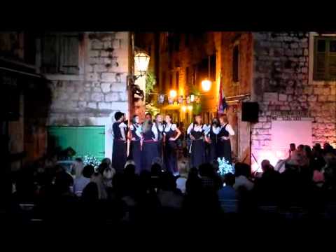 FDK Omiš 2011 - ž. klapa VENTULA - U Korčuli kolo kreće.wmv