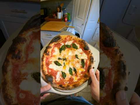 SUACY CHEESY GARLIC MARGHERITA PIZZA ON SOURDOUGH CRUST #pizza #asmr #food #cooking #shorts
