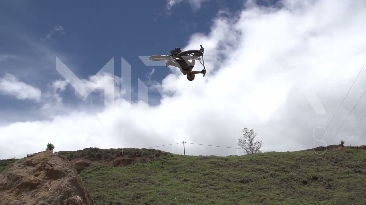 Cámara lenta Dirt Jump BMX