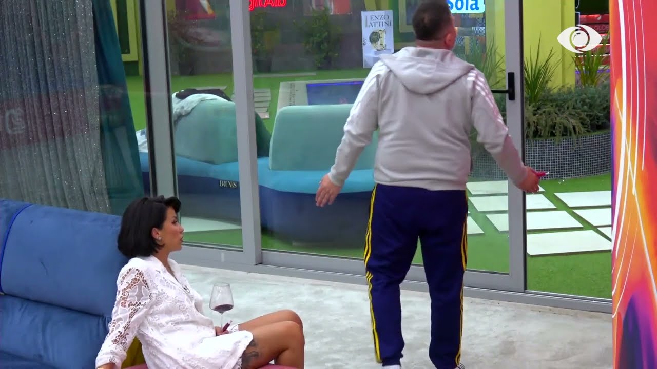 Debati i ashpër, Juli i mbyll derën Romeos, tërheq Rozën mënjanë