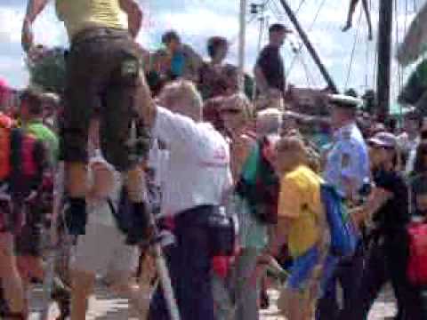 12 04 uur Evelien vrouw op stelten vierdaagse 2009 Cuijk