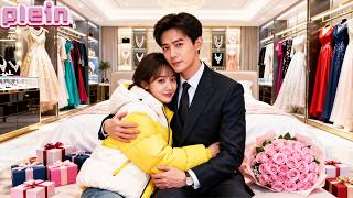 Une fille pauvre trouve une lampe magique : tous ses vœux exaucés, trois beaux hommes l’aiment !