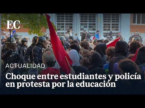 CARGAS POLICIALES en la COMPLUTENSE de MADRID por la huelga de EDUCACIÓN