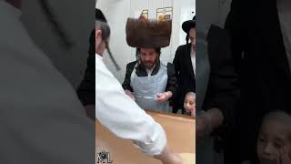 Kretchnif Kiryat Ata Rebbe Baking Matzah Erev Pesach 5786
