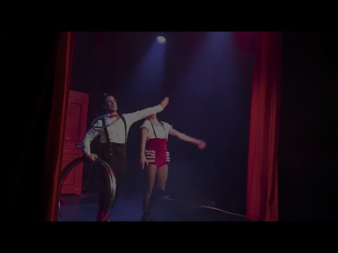 Kontorsionsring Trailer von Lucy and Lucky Loop