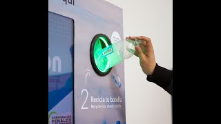 Ecobot, la iniciativa caleña que cambia botellas plásticas por descuentos
