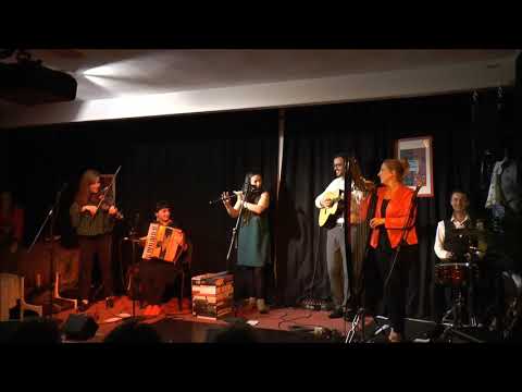 The Outside Track Musik + Steptanz