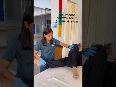 IT (Iliotibial) Band stretch #stretching #stretchingexercises #itband #itbandsyndrome #physiotherapy
