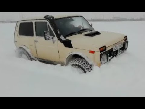 Lada Niva snow test