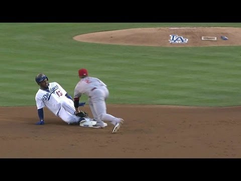 CIN@LAD: Hanley doubles to center field to plate Puig