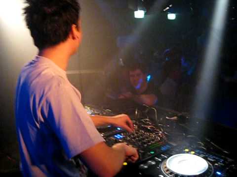 Laidback Luke playing some cool house sounds