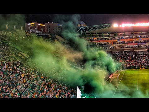 "GRAN RECIBIMIENTO!! LOS DE ARRIBA - LEON VS LAFC / CONCACHAMPIONS 2020." Barra: Los Lokos de Arriba • Club: León • País: México