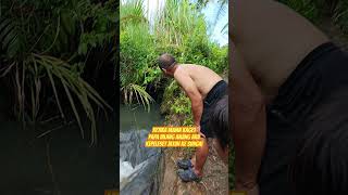 Download lagu When Mom Was Shocked Dad Said Ara's Dog Slipped and Fell Into the River. Poor You Have a Good Swi... mp3 Download lagu When Mom Was Shocked Dad Said Ara's Dog Slipped and Fell Into the River. Poor You Have a Good Swi... mp3