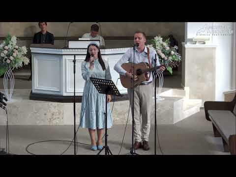 Manu & Andreea Tomuș - Pe un deal depărtat, un crin alb sângerat