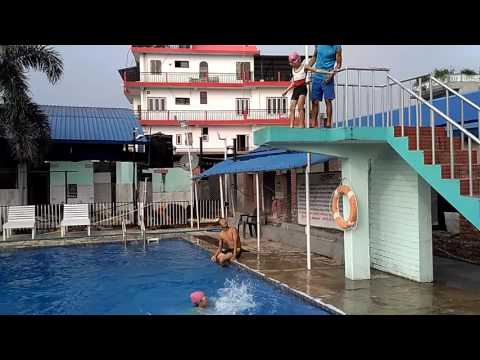 Jump in swimming pool(2)