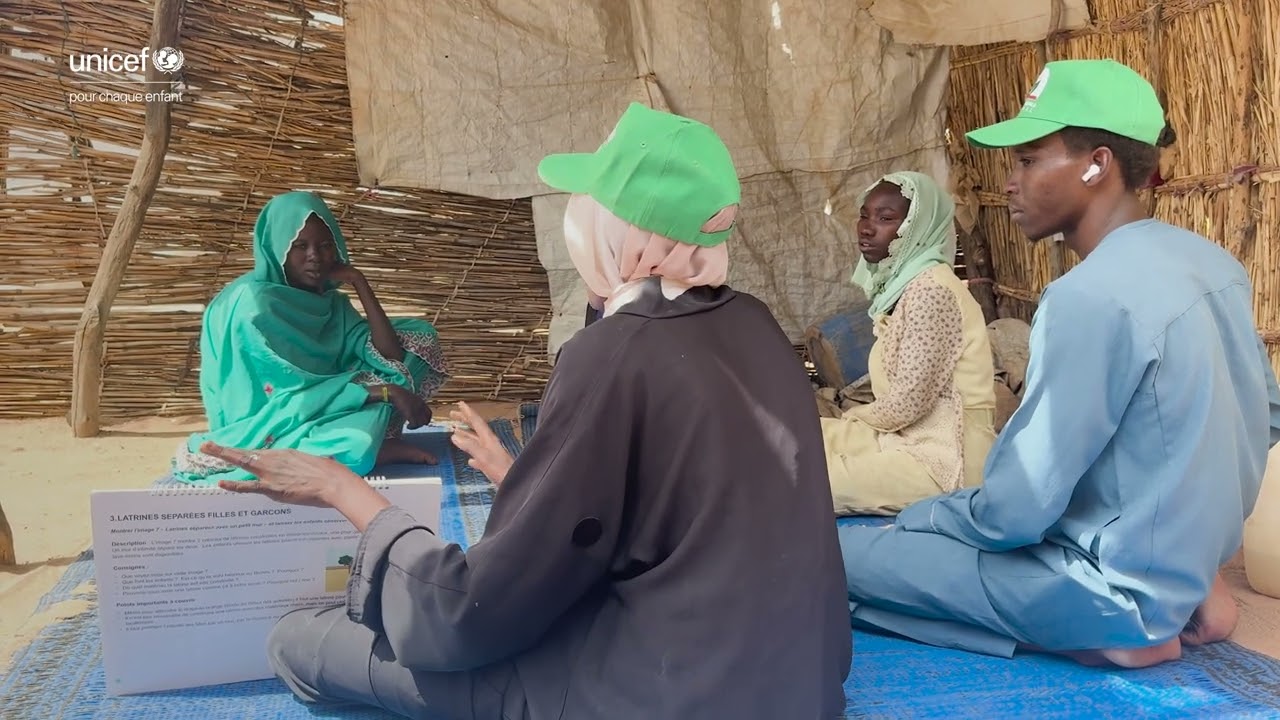 À Farchana, Est du Tchad, les relais communautaires sensibilisent à l’hygiène et l’assainissement.